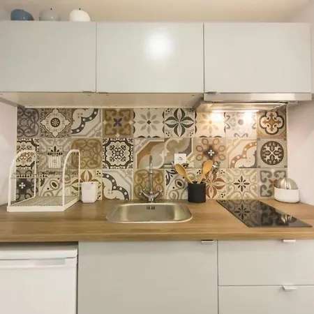 Apartment Renovated Light-filled Alfama Apt + Free Pick-up, By Timecooler *