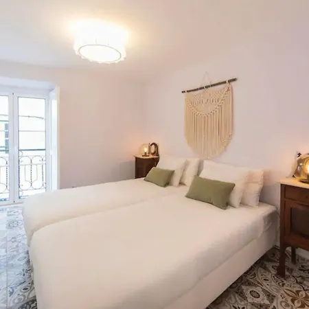 Apartment Renovated Light-filled Alfama Apt + Free Pick-up, By Timecooler Lisbon