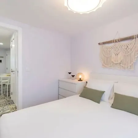 Apartment Renovated Light-filled Alfama Apt + Free Pick-up, By Timecooler Lisbon